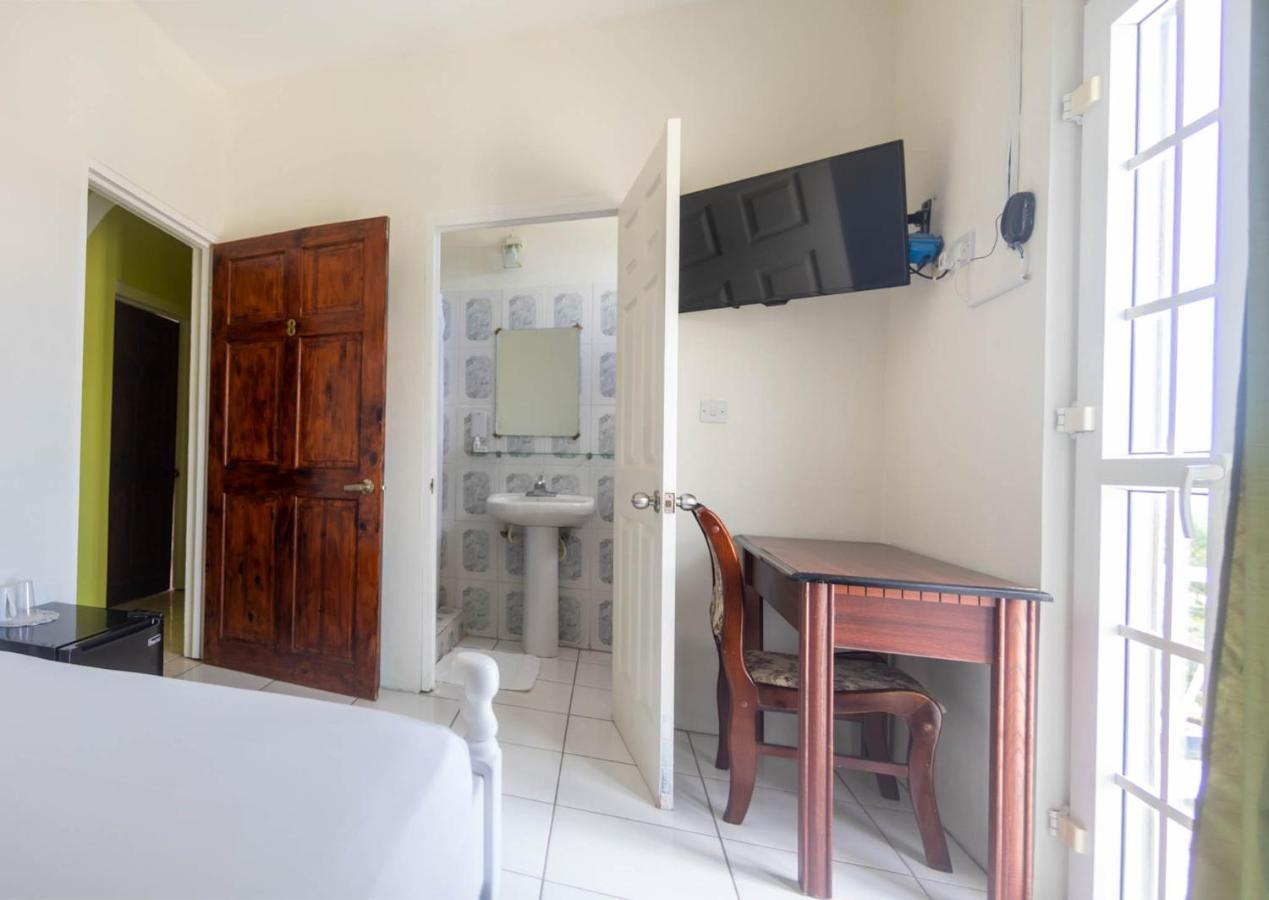 St. James Guesthouse Розо Екстериор снимка