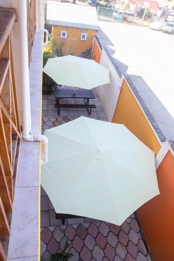 St. James Guesthouse Розо Екстериор снимка