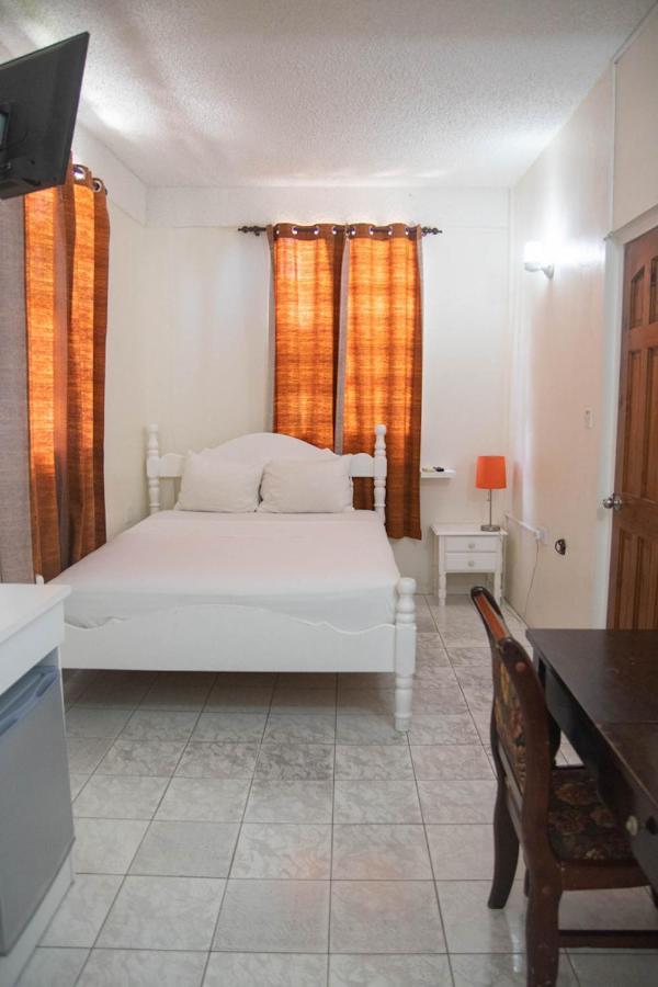 St. James Guesthouse Розо Екстериор снимка
