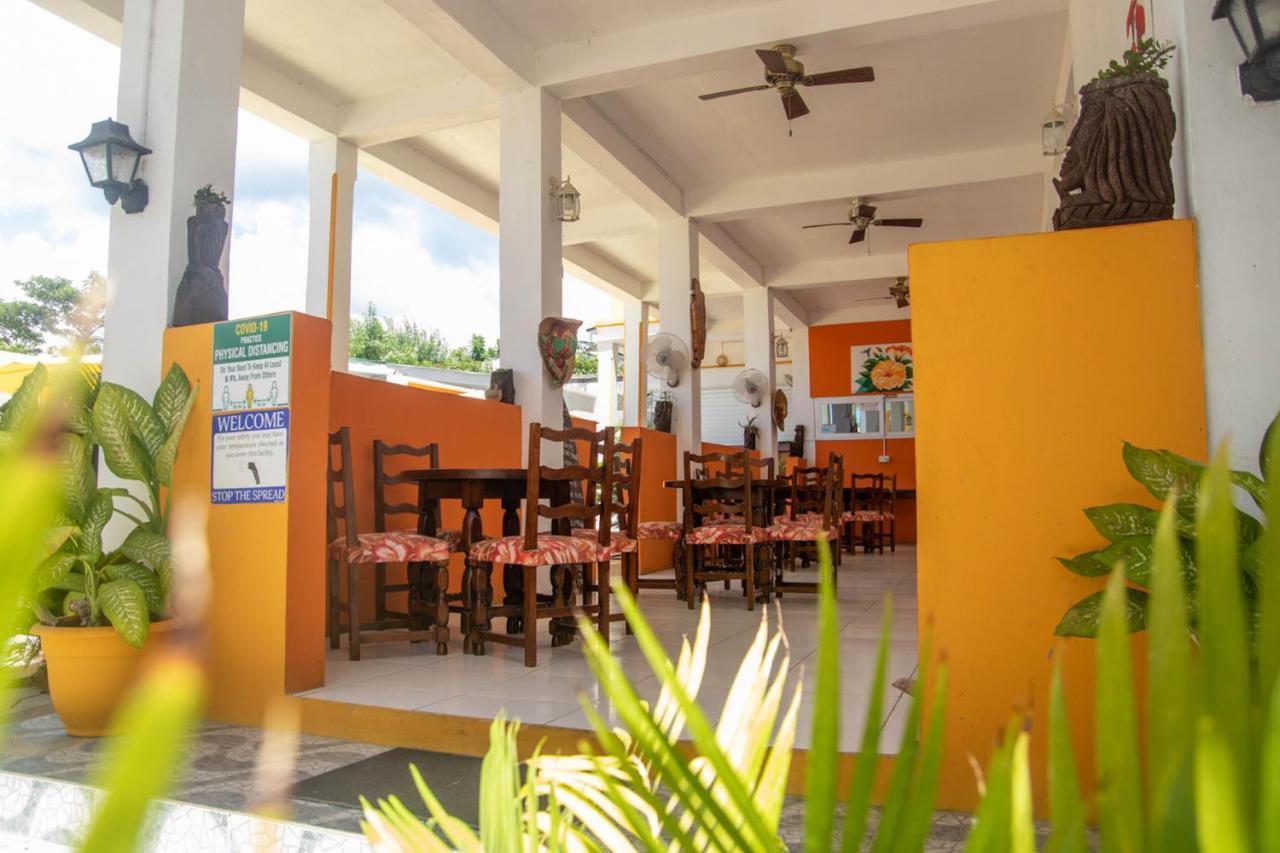 St. James Guesthouse Розо Екстериор снимка