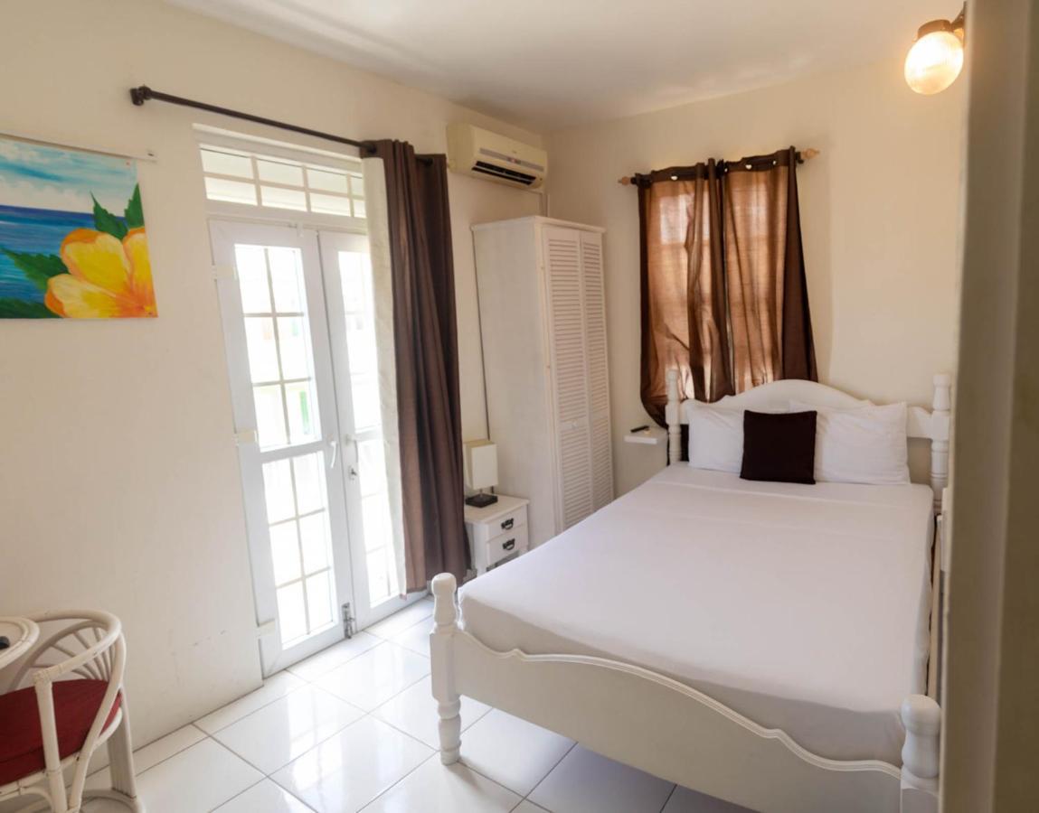 St. James Guesthouse Розо Екстериор снимка