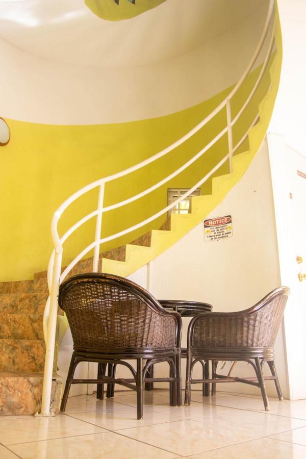 St. James Guesthouse Розо Екстериор снимка