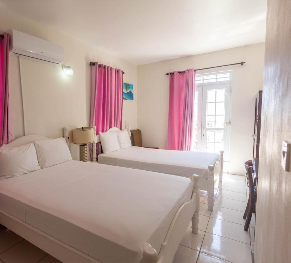 St. James Guesthouse Розо Екстериор снимка