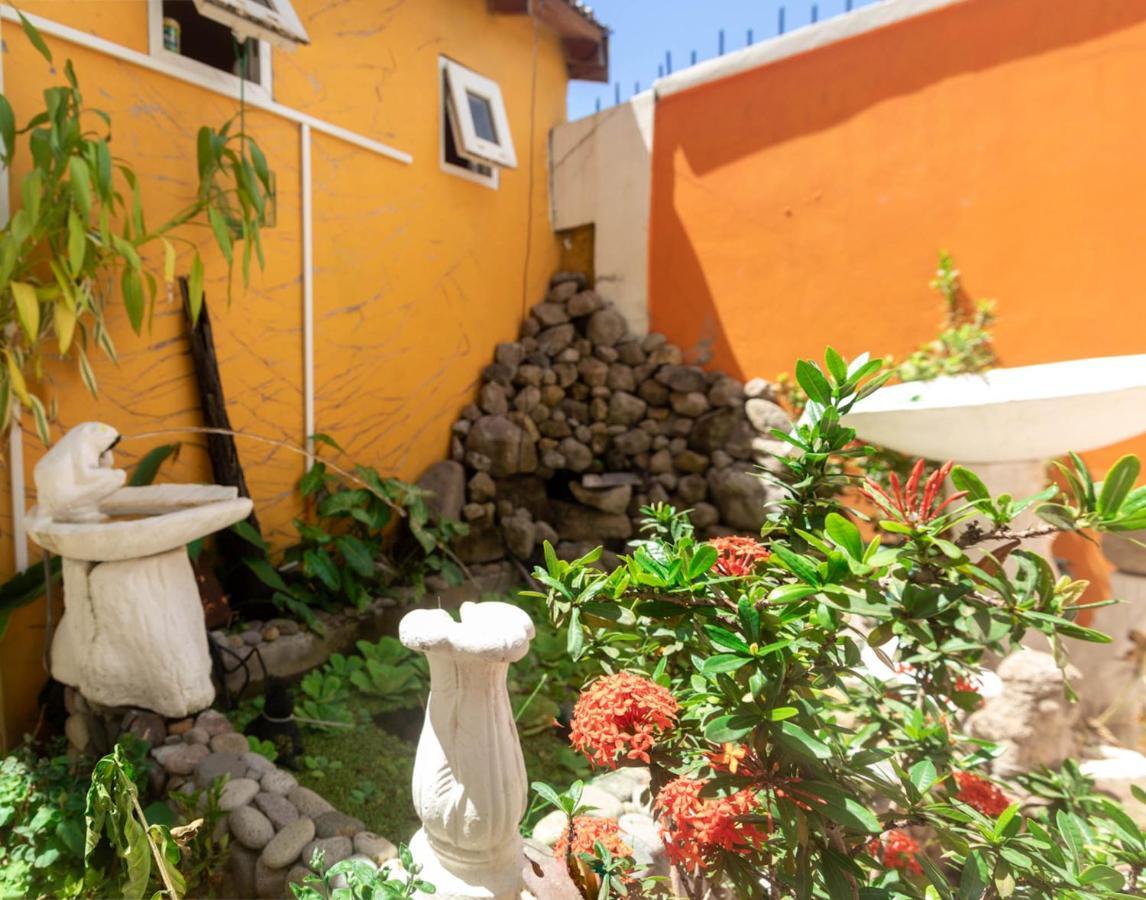 St. James Guesthouse Розо Екстериор снимка
