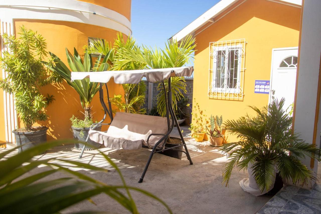 St. James Guesthouse Розо Екстериор снимка