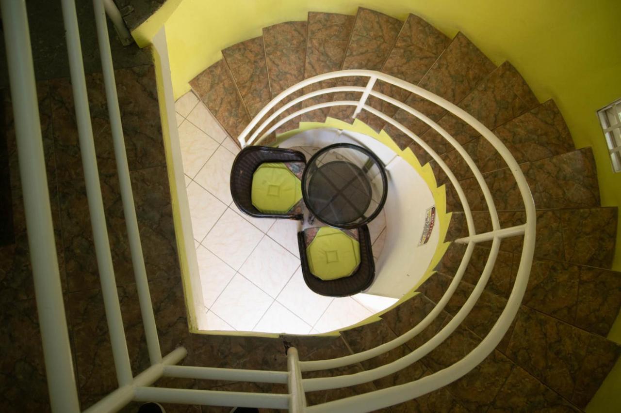 St. James Guesthouse Розо Екстериор снимка