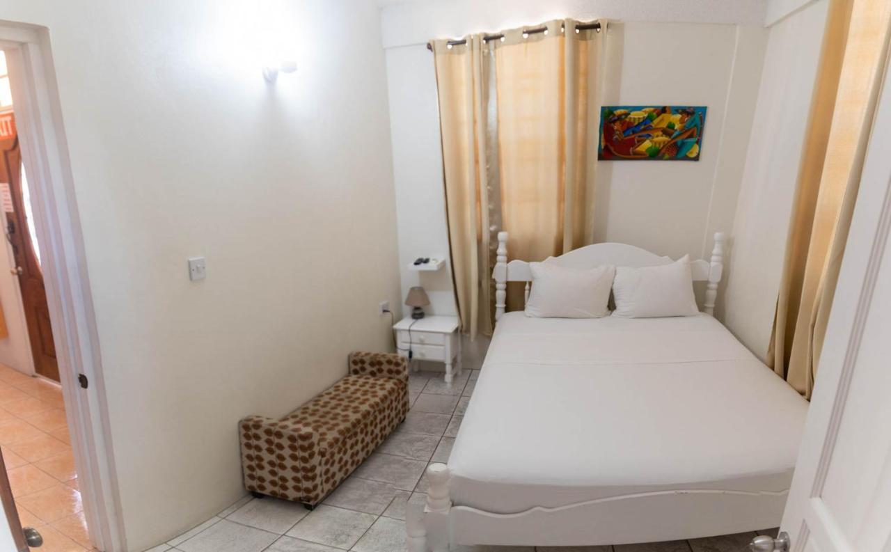 St. James Guesthouse Розо Екстериор снимка