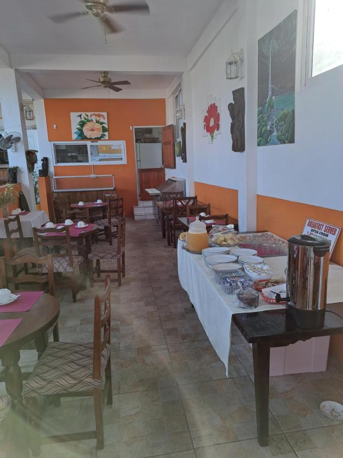 St. James Guesthouse Розо Екстериор снимка