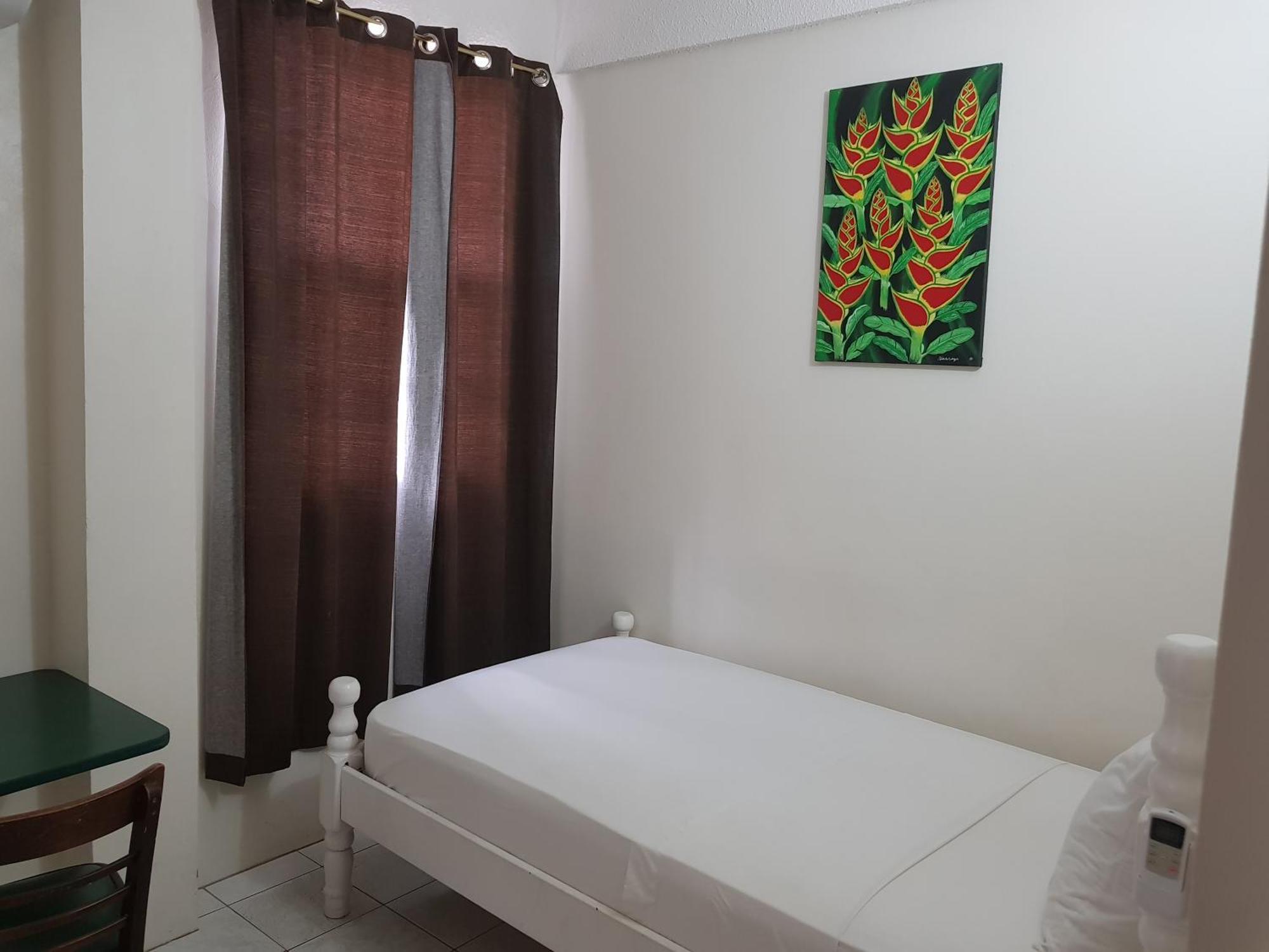 St. James Guesthouse Розо Екстериор снимка